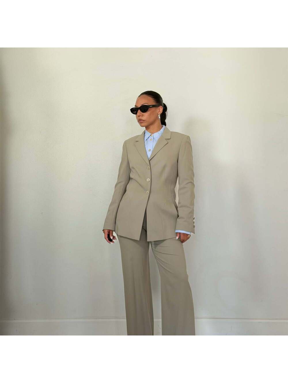 Escada - Picture 7 of 9
